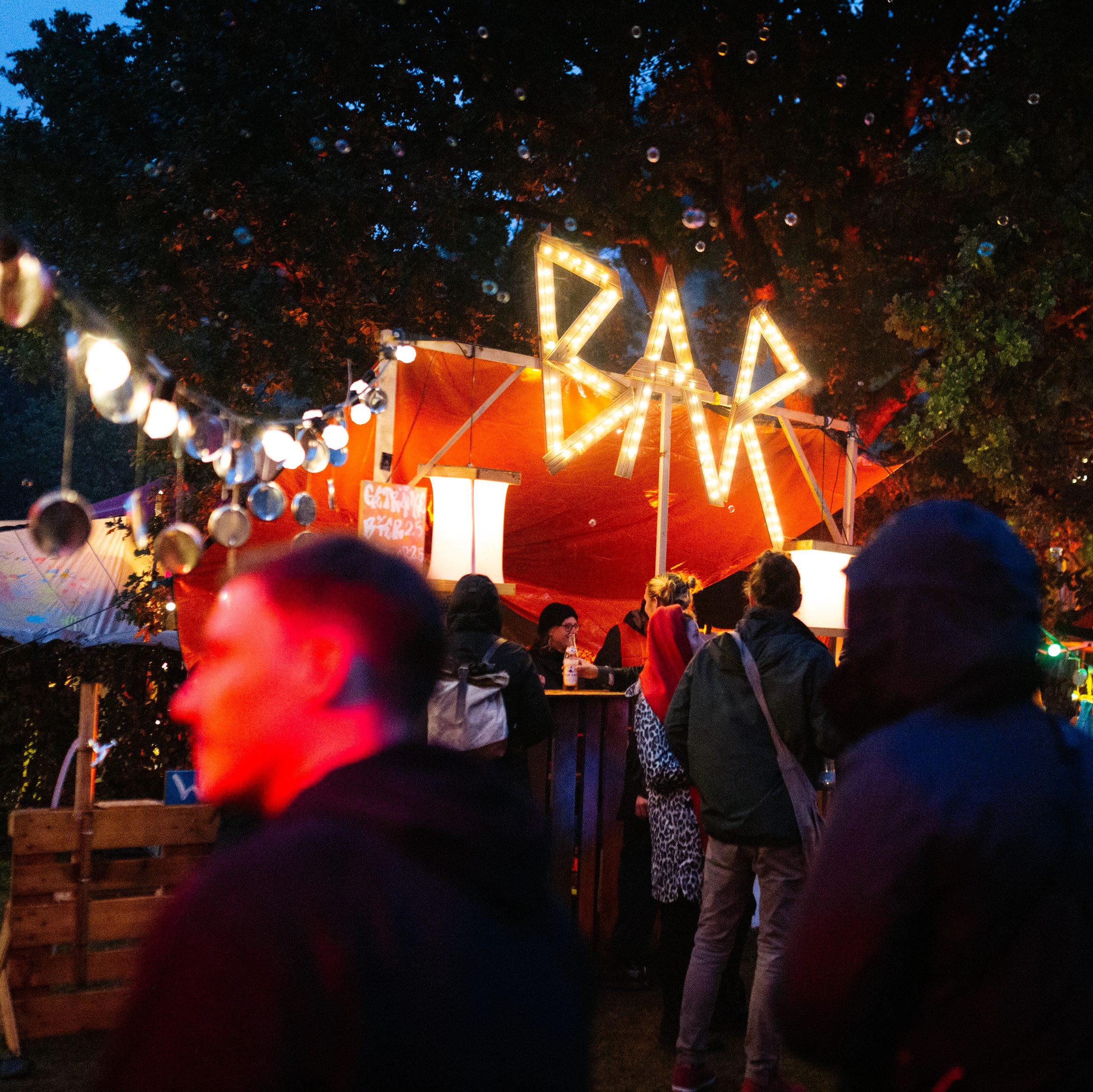 Die Bar auf dem Organic Beats Festival 2022. Foto von Max Heise.